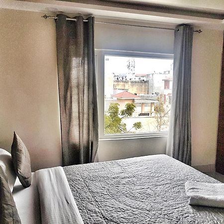 Airport Hotel Delhi Aerocity, 15 Mins Yashobhoomi Нью-Дели Экстерьер фото